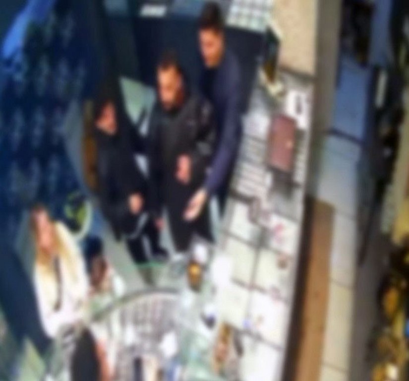 Eşinin altınlarını kumar borcu için aldı: Polis, tıraş olurken yakaladı