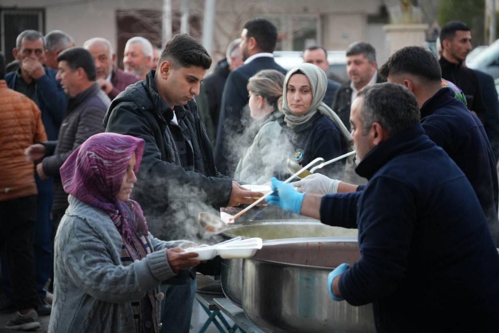 Seydikemer Belediyesi’nden 2 bin kişilik iftar yemeği