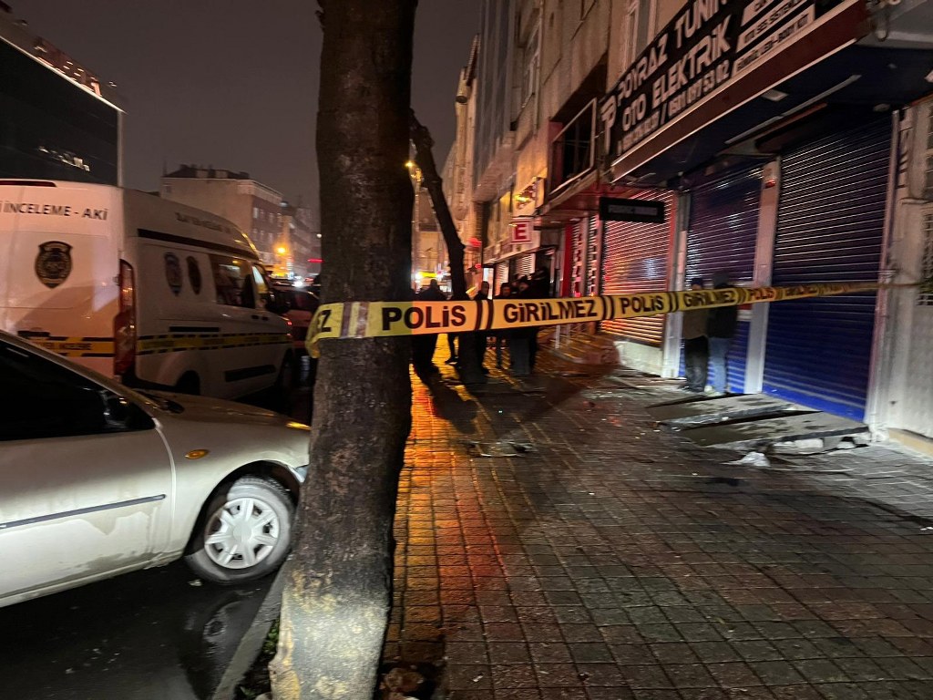 Yangın ihbarına gittiler silahla vurulmuş 2 kişinin cesetlerini buldu