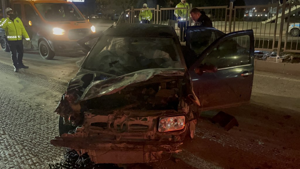 Eskişehir’de feci kaza: 1’i ağır 2 yaralı