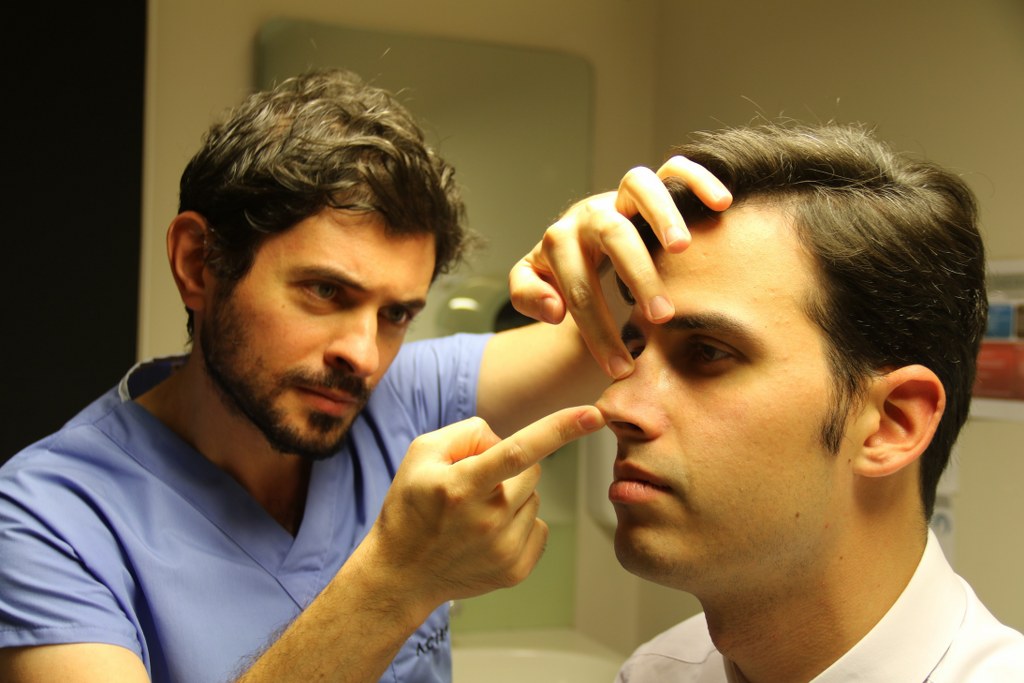 Mükemmelliyetçi beklentiler estetik bağımlılığına yol açabiliyor