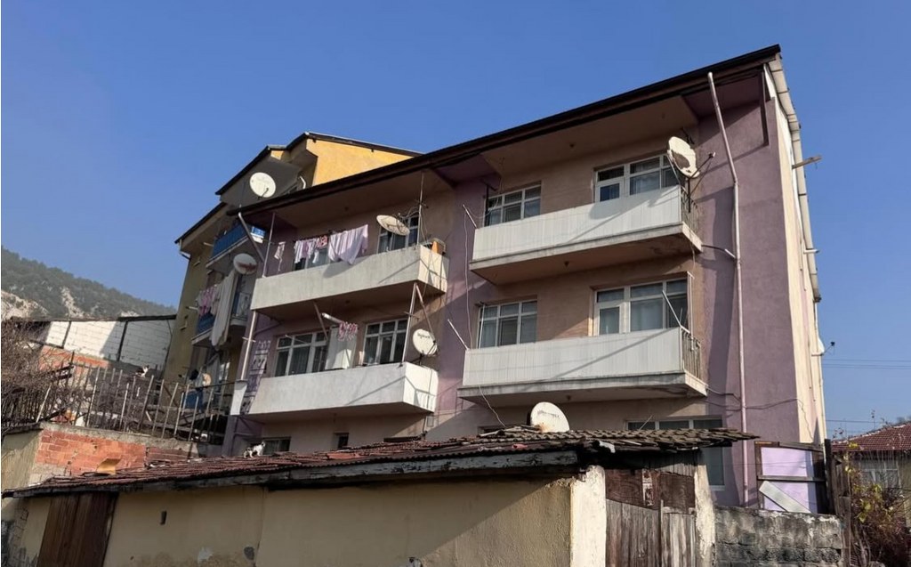 Bir kişi evinin önünde ölü bulundu