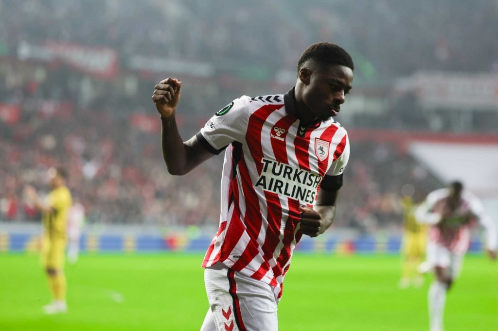  Fenerbahçe, Musaba'nın lisansını çıkardı