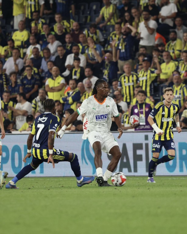 Fenerbahçe: 0 - Corendon Alanyaspor: 1 (İlk yarı)
