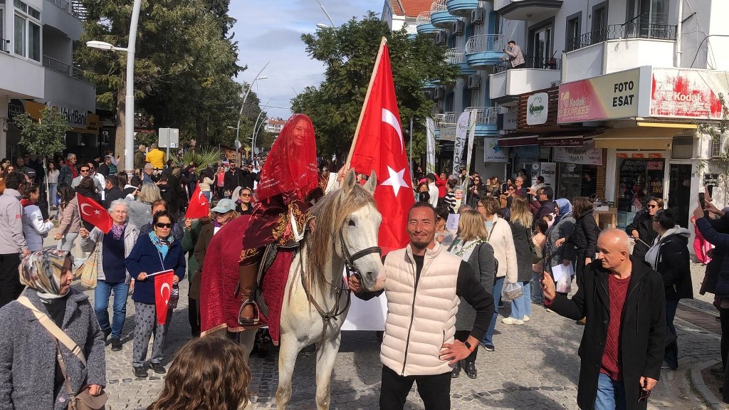 Datça Badem Çiçeği Festivali sürüyor