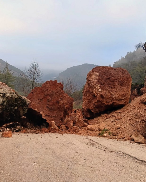  Heyelan su isale hatlarına zarar verdi