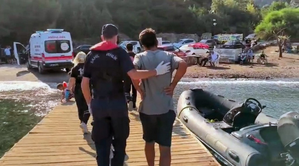 Yatta rahatsızlanan vatandaşa Sahil Güvenlik tıbbi tahliye gerçekleştirdi