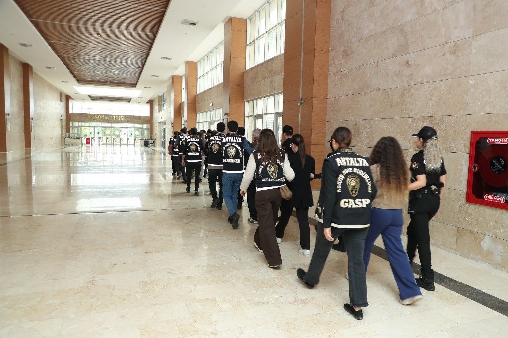 Fuhuş çetesinin 42 milyon TL'lik mal varlığına el konuldu