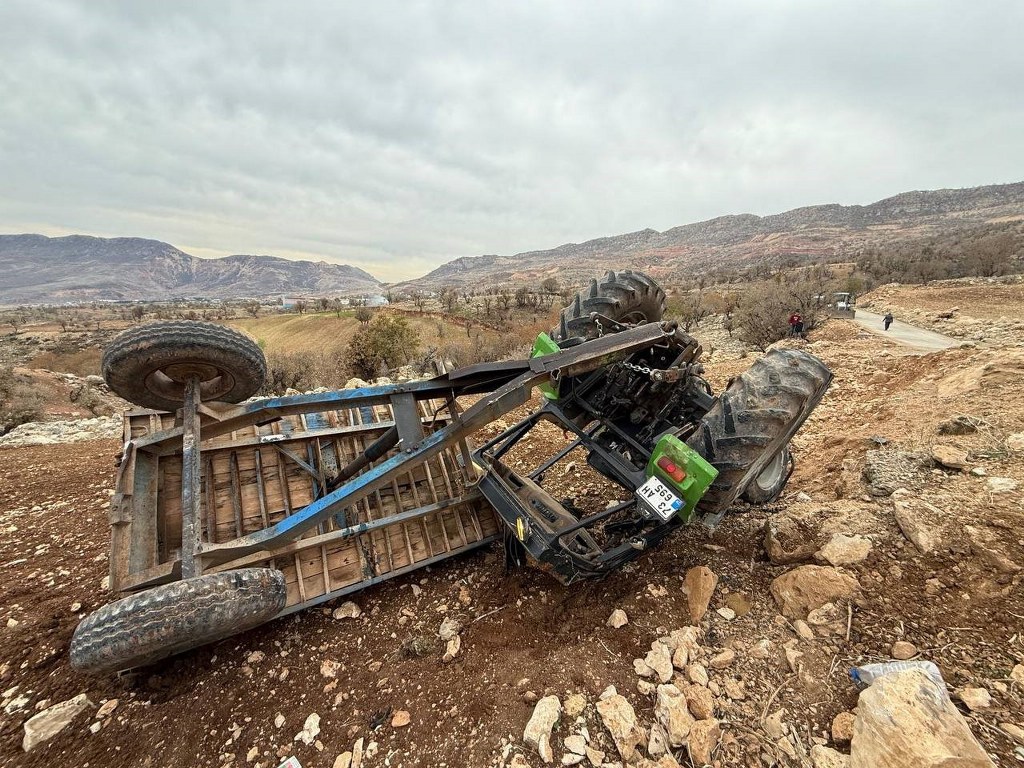 Gabar Dağı'nda traktör devrildi: 13 işçi yaralandı