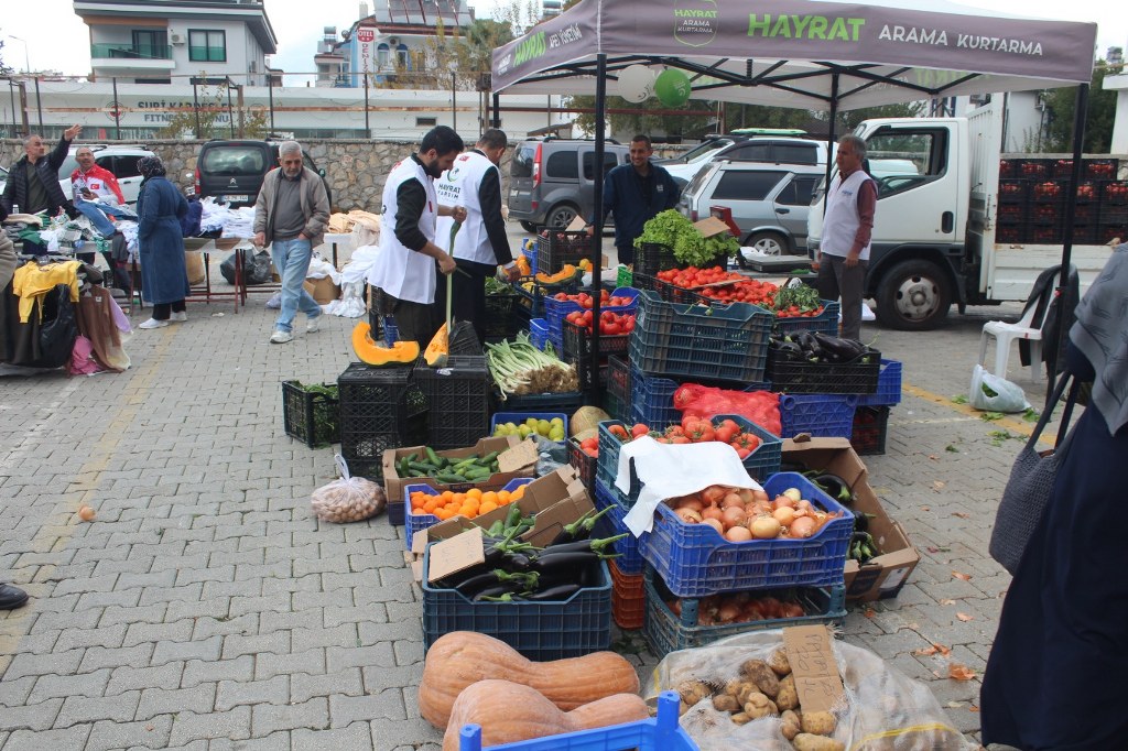 Fethiye’deki Gazze’ye yardım kermesine yoğun ilgi oldu