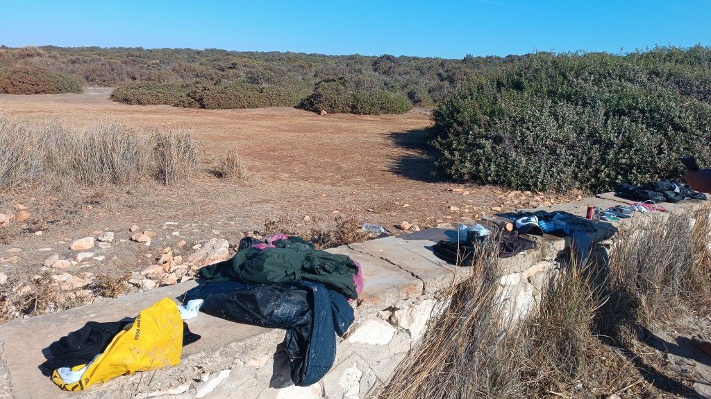 Göçmen botundan denize düşen anne ve çocuğu öldü