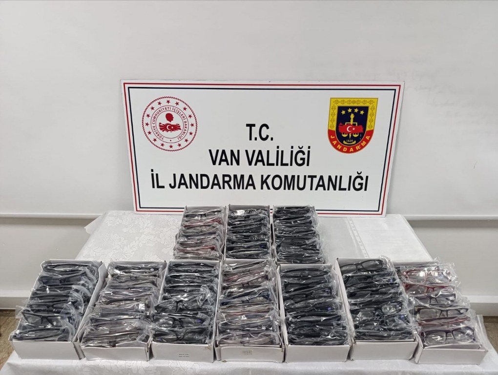 150 bin lira değerinde kaçak 250 adet gözlük ele geçirildi