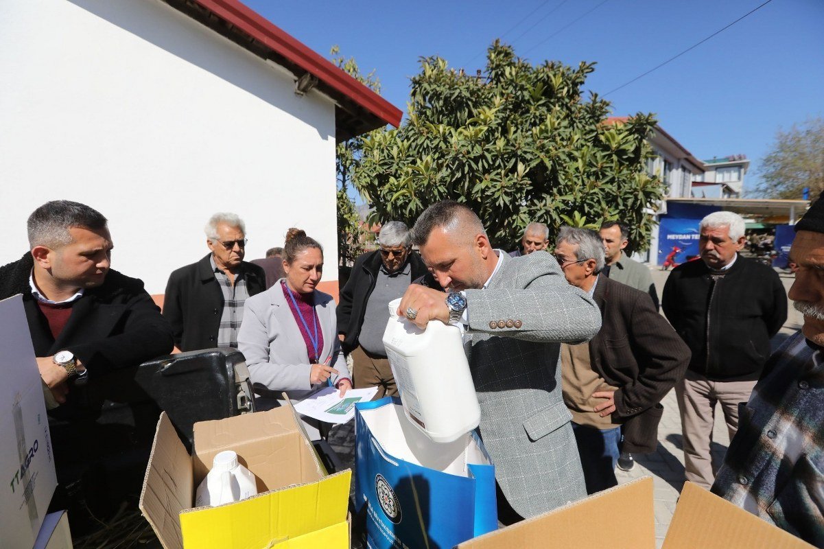 Zirai don zararını azaltmak için narenciye üreticilerine gübre dağıtıldı