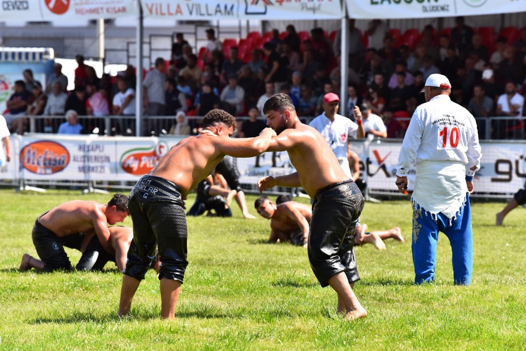 Pazar günü yağlı pehlivan güreşi var