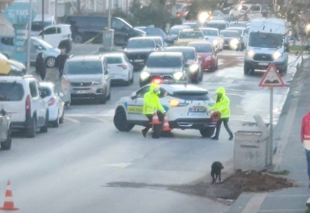 Hafriyat kamyonu kadını 10 metre sürükledi