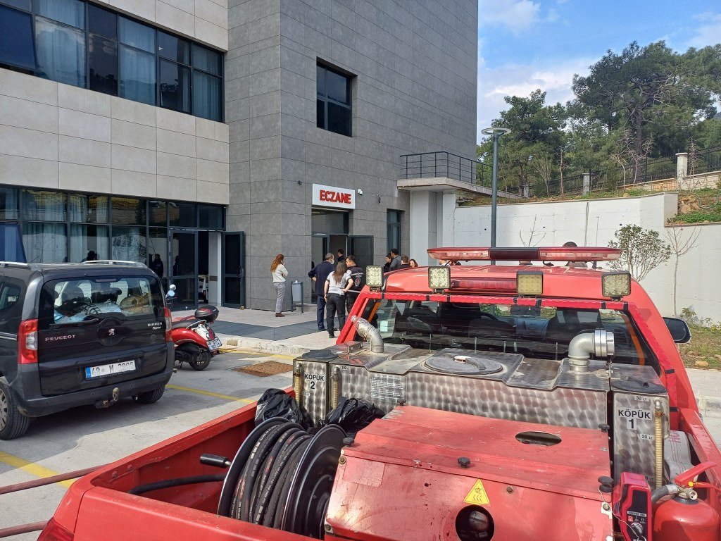 Hastanede elektrik kabloları yandı, hastalar tahliye edildi