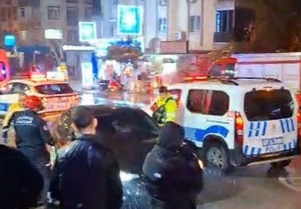 Çalışır halde bıraktığı aracında uyuyakaldı, polisi ve sağlık ekiplerini alarma geçirdi