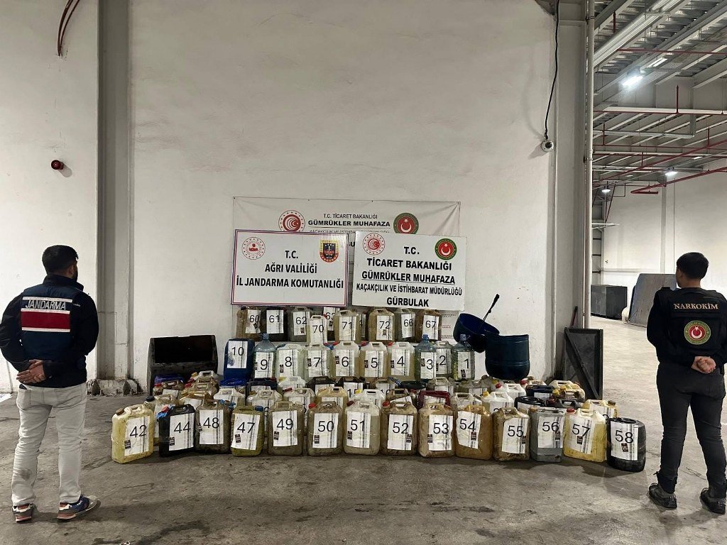  İran'dan gelen otobüste 1 ton sıvı metamfetamin ele geçirildi