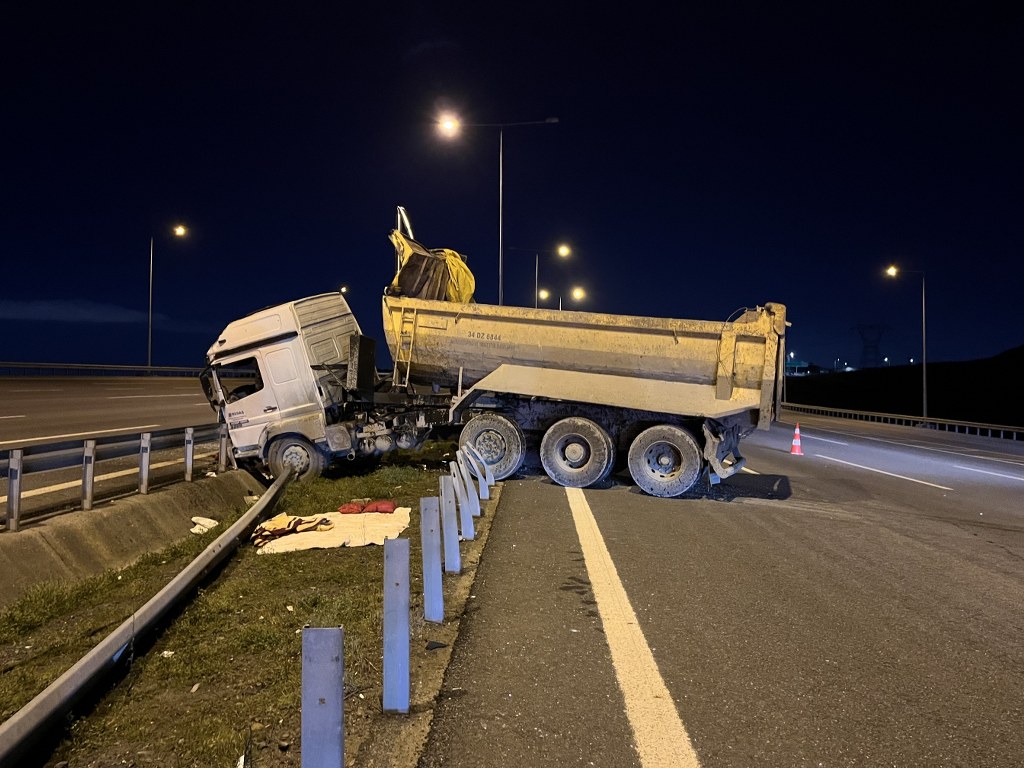 E5 yan yolda zincirleme kaza: 3 yaralı