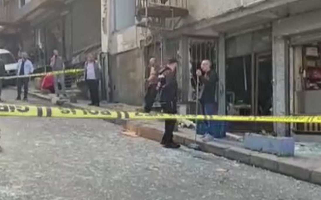 İş yerinde patlama anı kamerada