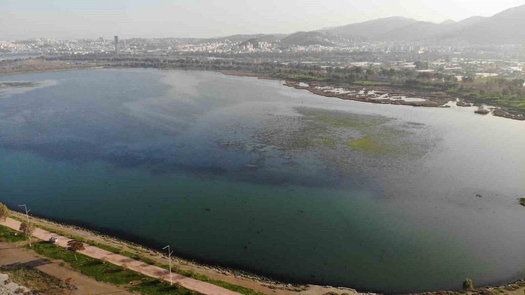  İzmir’de denizden ceset çıktı