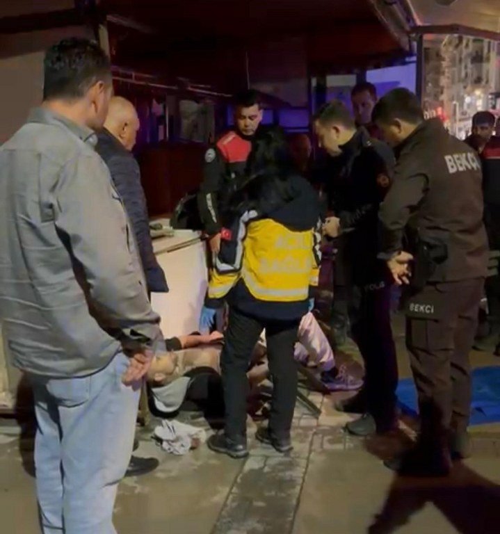 Parkta kanlı tartışma: 5 yerinden bıçaklandı