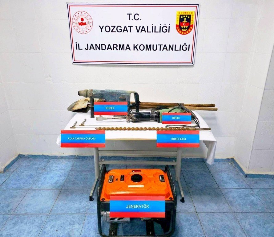 Kaçak kazı yapan 5 kişi suçüstü yakalandı