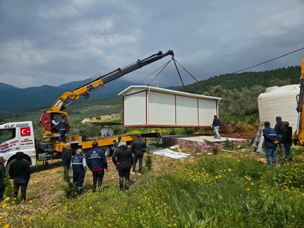 Tarım arazisi üzerinde bulunan kaçak yapıların yıkımına başlandı