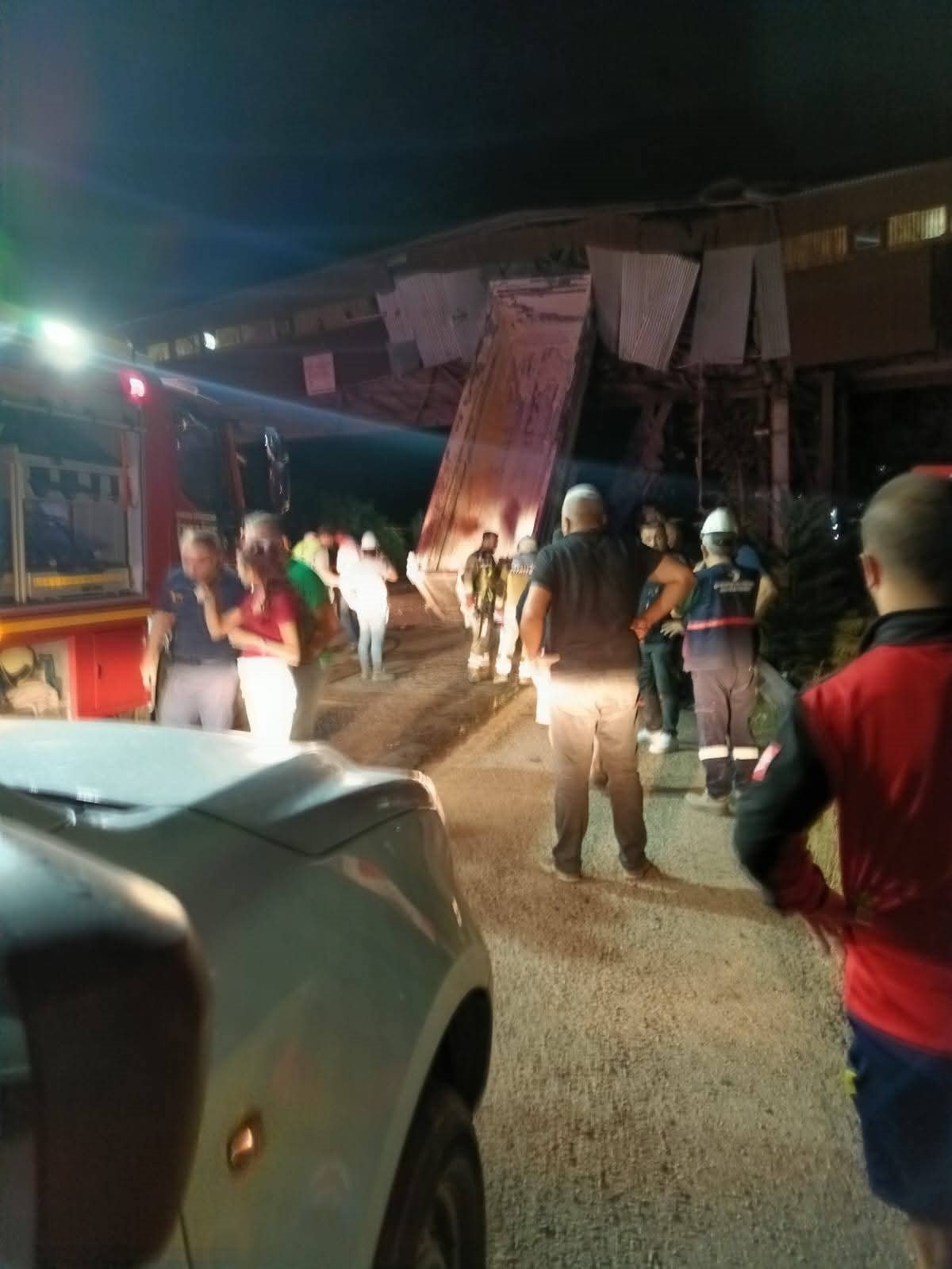 Arkadan gelen araç  kamyona çarptı: 5 yaralı