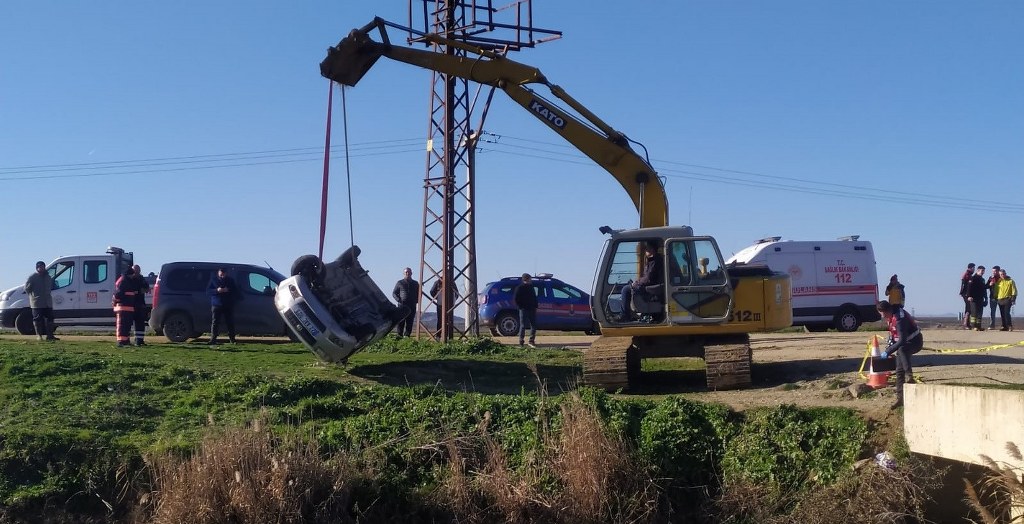 Sulama kanalına düşen otomobilin sürücüsü hayatını kaybetti