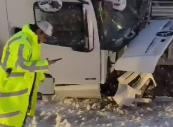 Yoğun kar yağışı kazaları beraberinde getirdi: 1 ölü, 5 yaralı