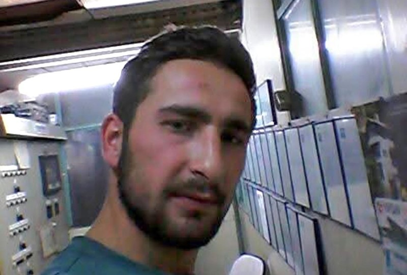 5. kattan düşen genç adamı otomobil kurtardı