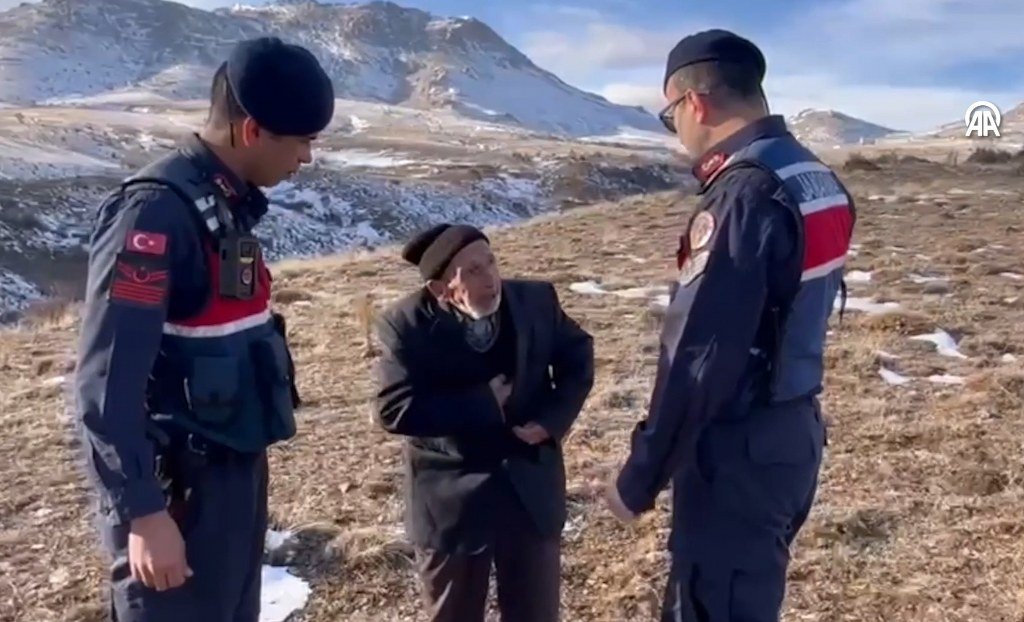 Kaybolan alzaymır hastası dağda gezerken bulundu