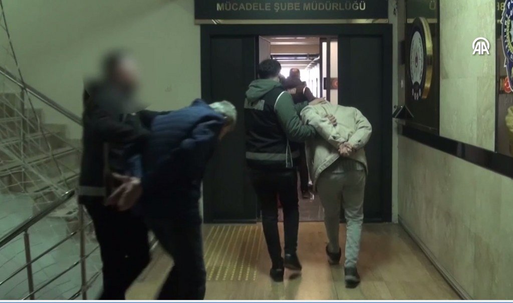 Sahte rapor ve reçeteyle kanser ilacı temin eden 12 zanlı yakalandı