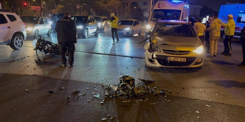 Otomobil motosiklete çarptı: 1 ağır yaralı