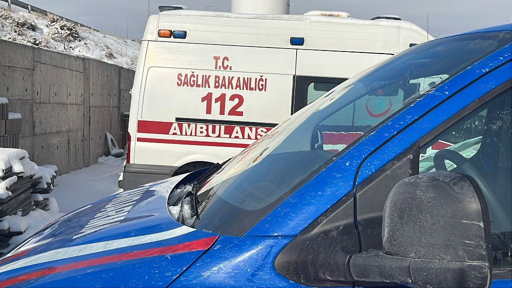 Kafası bazaya sıkışan minik Amine kurtarılamadı