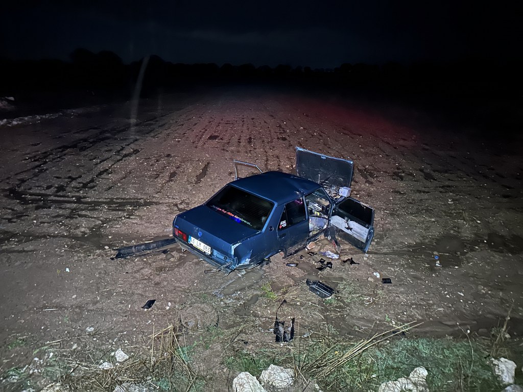 Uşak’ta iki otomobil çarpıştı: 5 yaralı