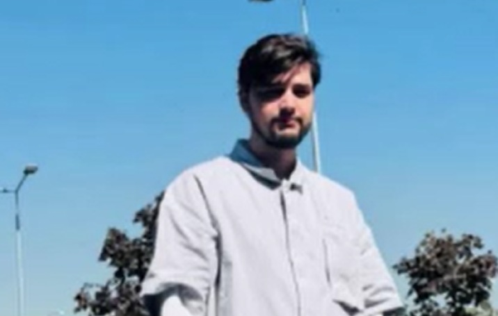 Kayganlaşan yolda refüje çarptı: 1 ölü