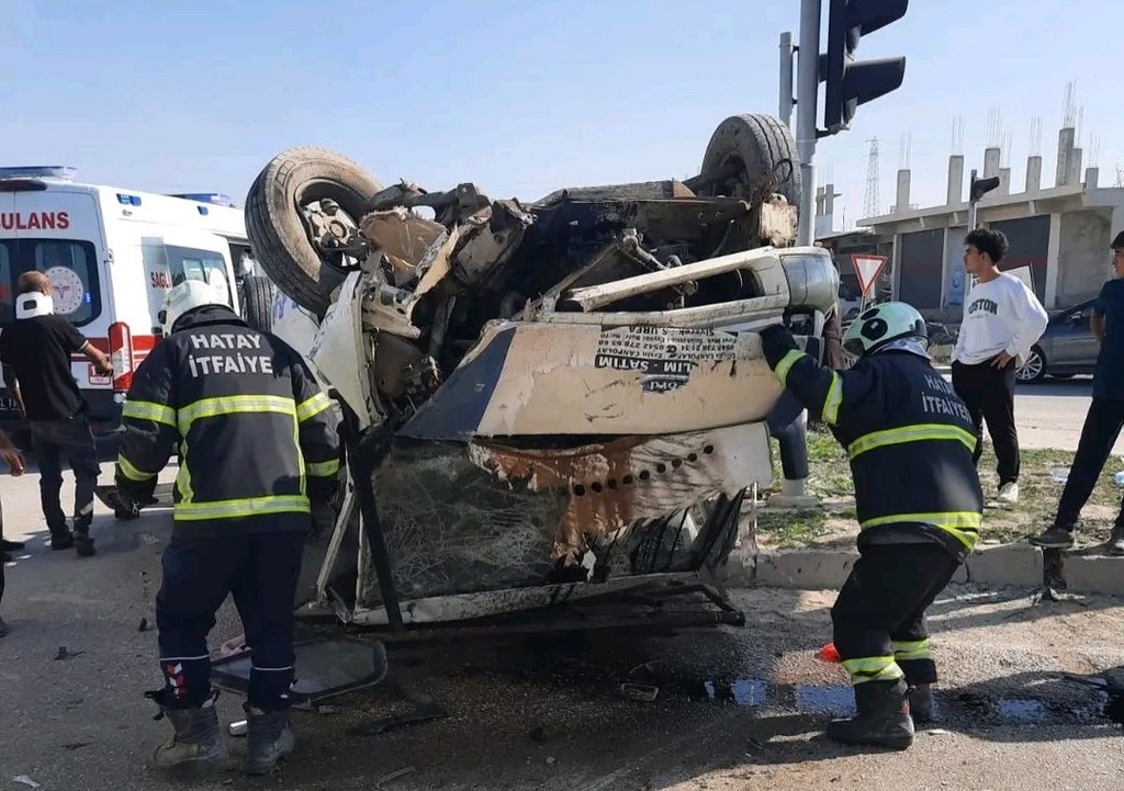 3 otomobil çarpıştı: 7 yaralı