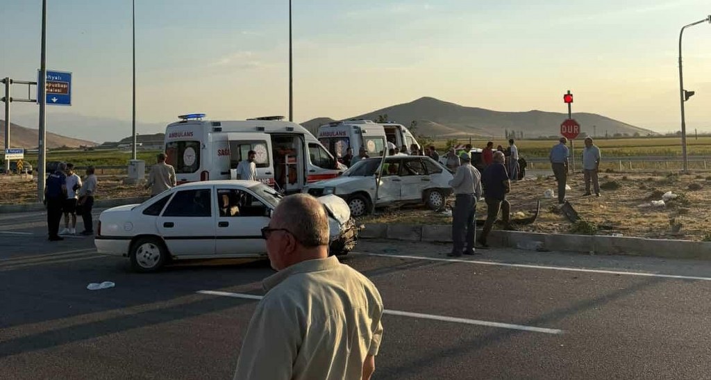 Kayseri’de trafik kazası: 2 ölü, 6 yaralı