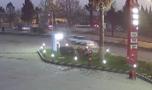 2 araç ve ağaca çarptı: 1 ölü, 1 yaralı