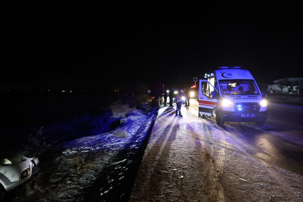 Buzlanma: 6 kaza, 12 kişi yaralandı