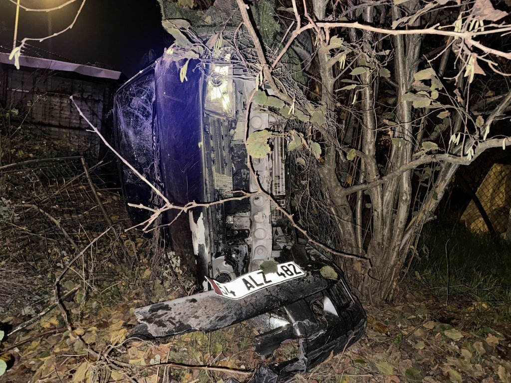 Ticari araçla çarpışan otomobil tarlaya devrildi: 5 yaralı