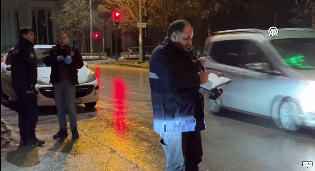 Taksinin çarptığı yaya ağır yaralandı