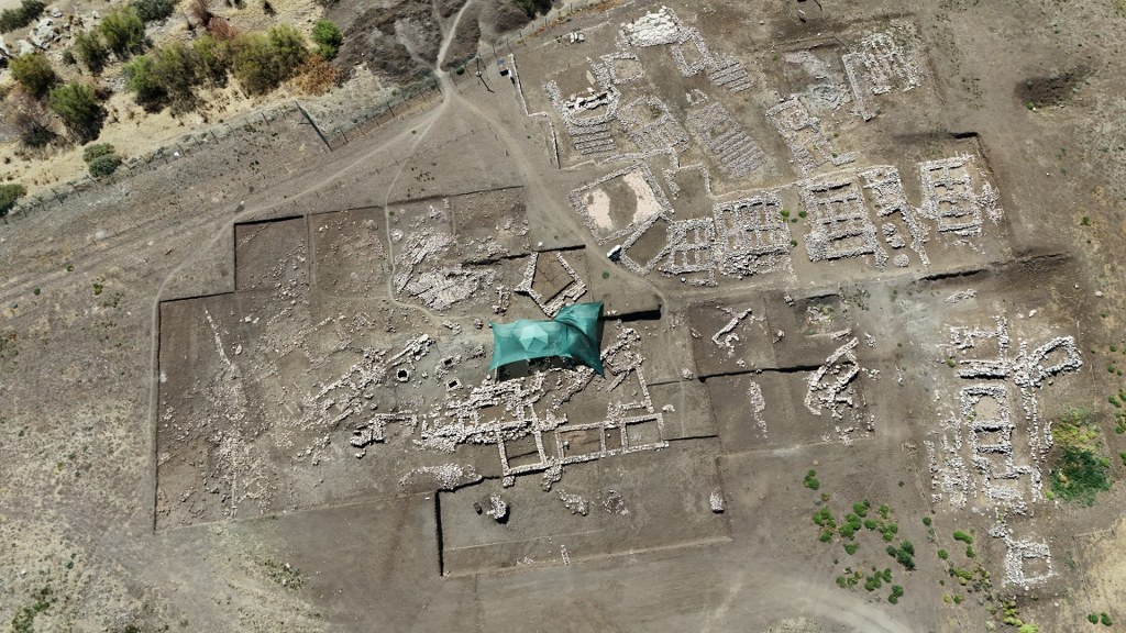  5 ve 11 bin yıllık 6 mezar bulundu