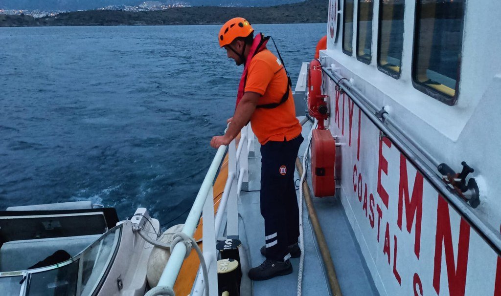 Su alan tekne Kıyı Emniyeti ekipleri tarafından kurtarıldı