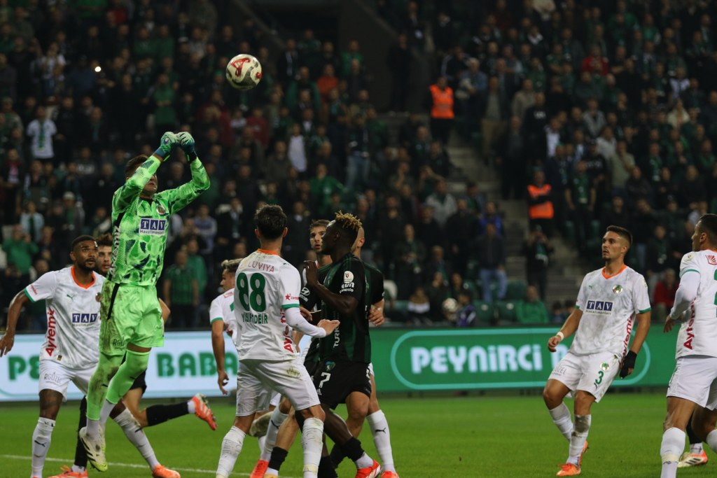 Trendyol Süper Lig: Kocaelispor: 2 - Alanyaspor: 0 (Maç sonucu)