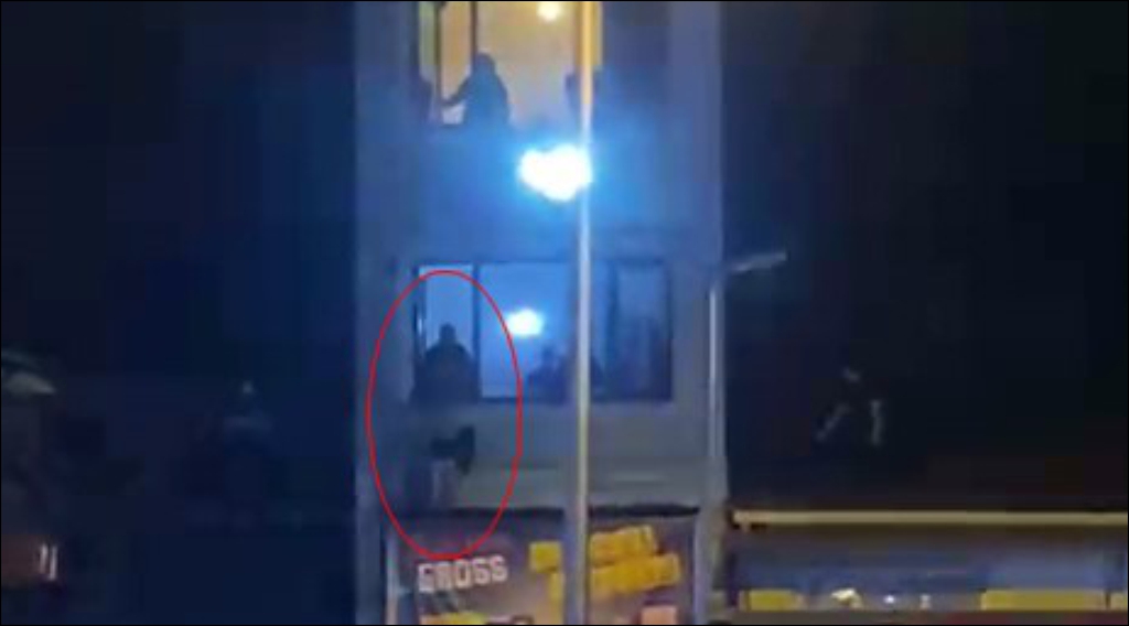 Komşusunu önce darp etti daha sonra pencereden attı