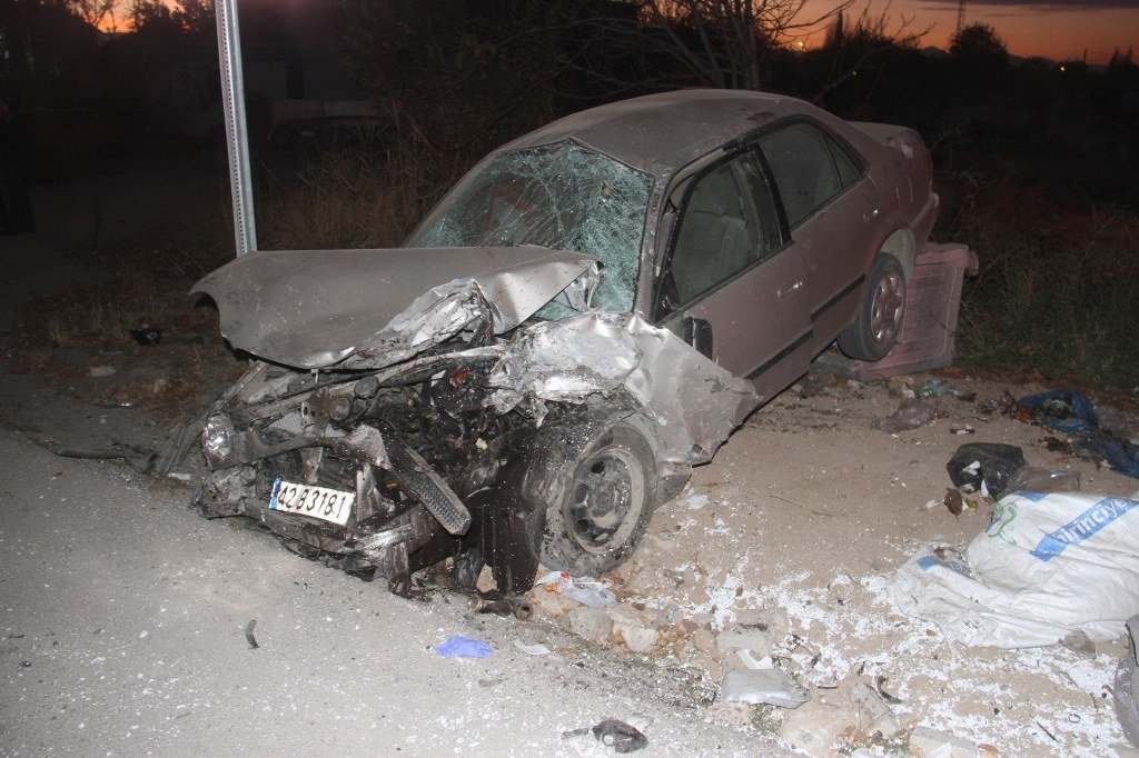 Traktör ile otomobil çarpıştı: 2 yaralı