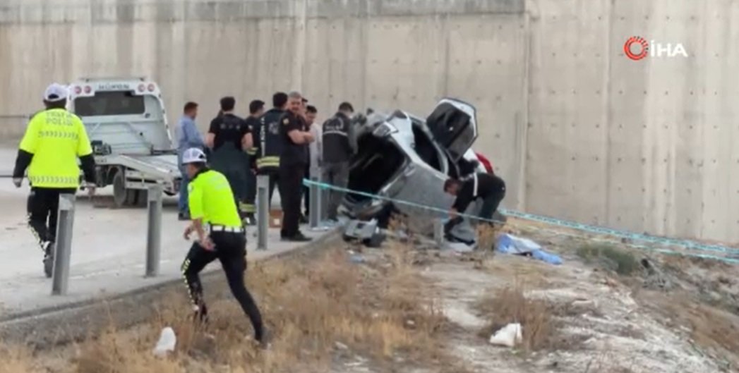 Devrilen traktörün sürücüsü ağır yaralandı